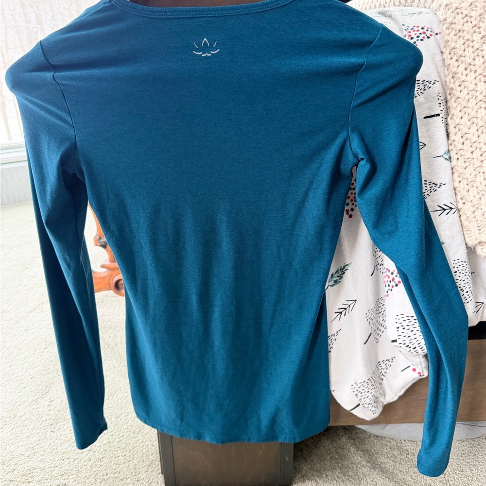 Beyond Yoga Featherweight Classic Crew Pullover. XS. Aquamarine. - Picture 3 of 5